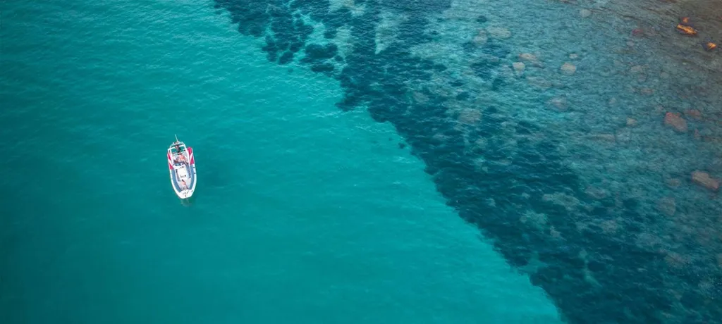 Explorez des côtes spectaculaires lors de nos rallyes incentive d'entreprise. L'Eden Boat vous propose une expérience de navigation unique