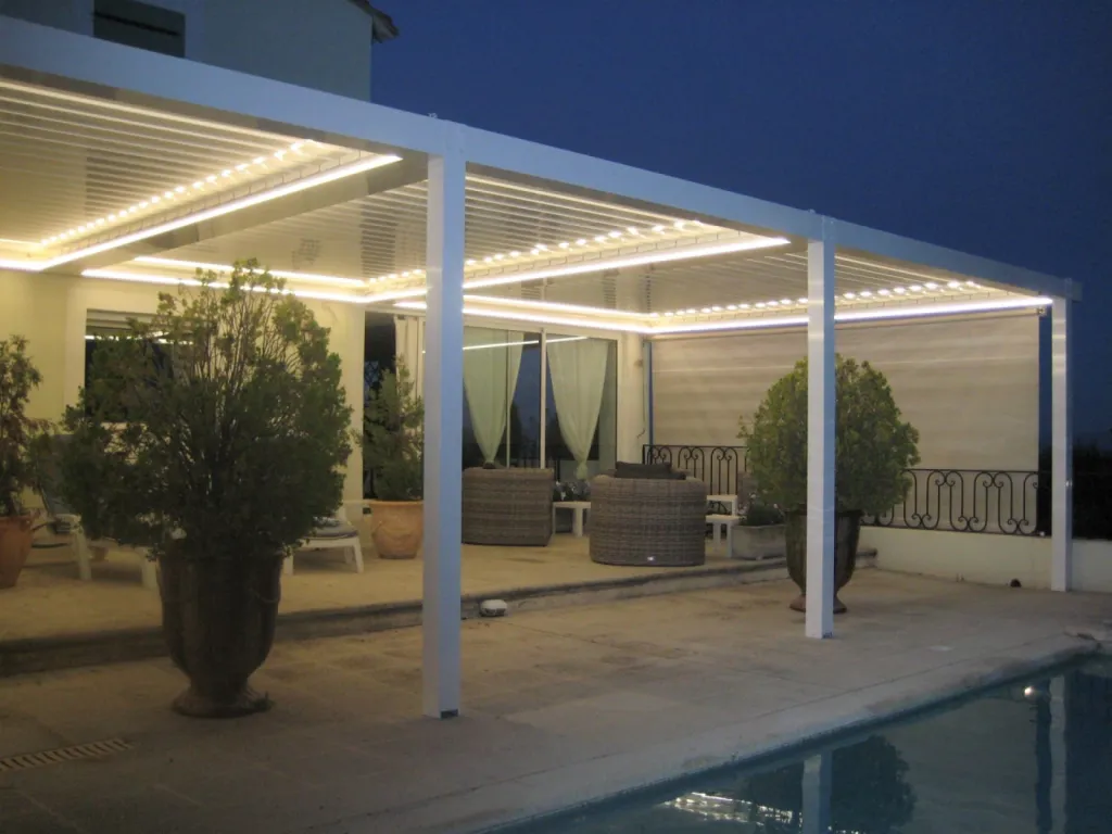 Pergola Bioclimatique RAL 9010 avec Éclairage LED – 3 Modules (10,5m x 3,5m) à Frontignan