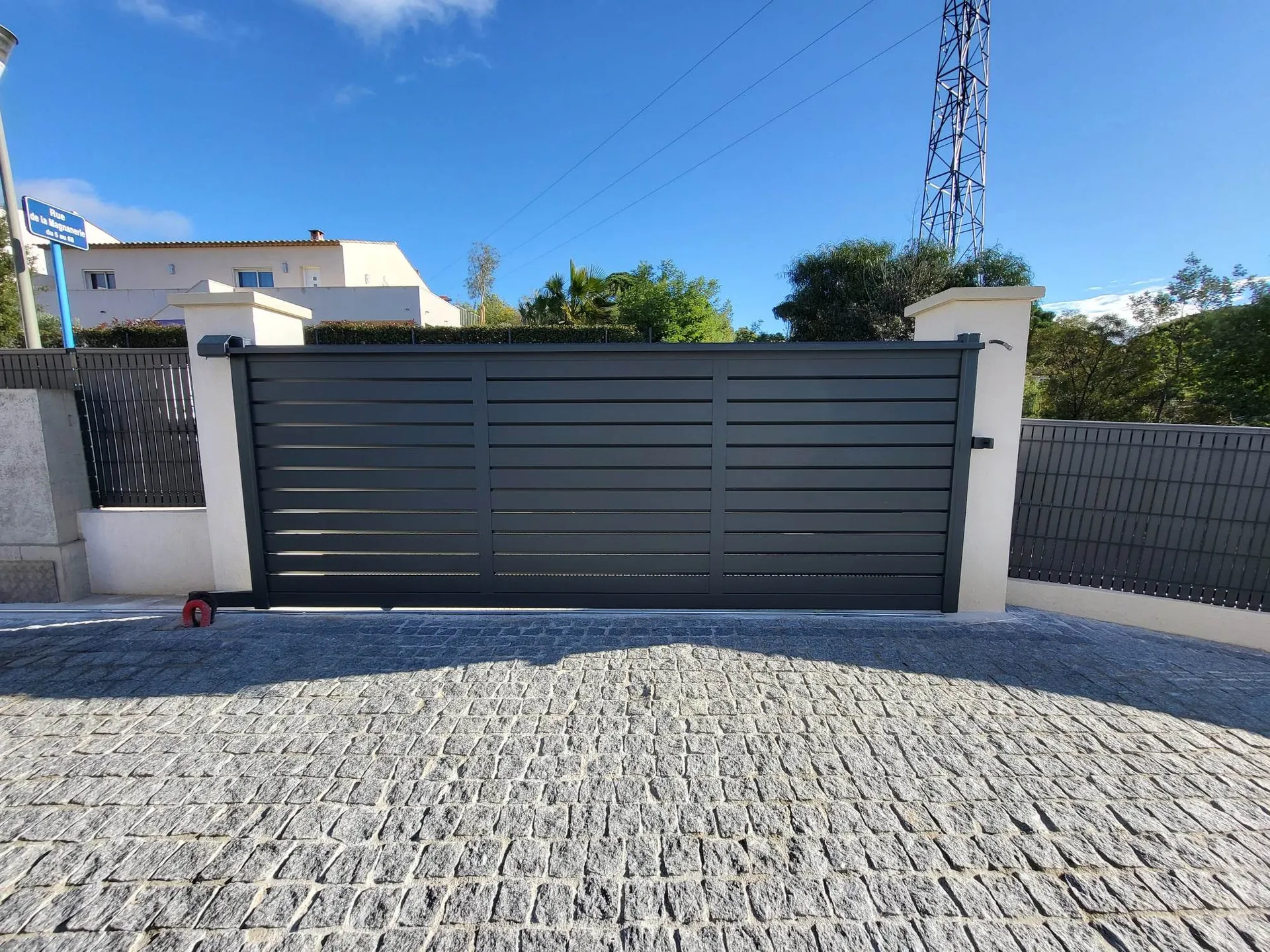 Portail électrique motorisé