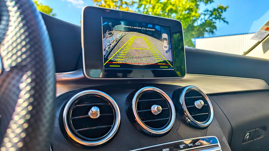 Ajouter caméra de recul Mercedes Lyon Access Auto proche de Bourg en Bresse