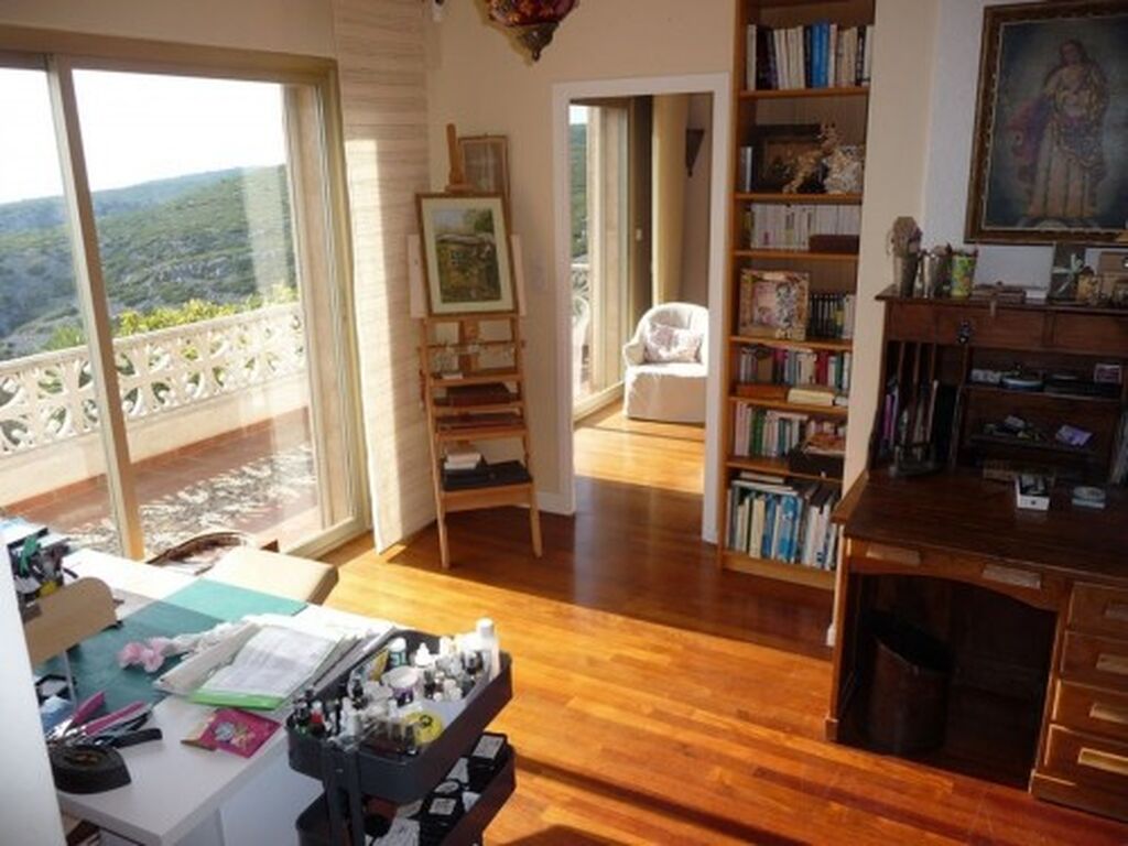 A l'achat villa 7/8 Cassis sur les hauteurs avec belle vue