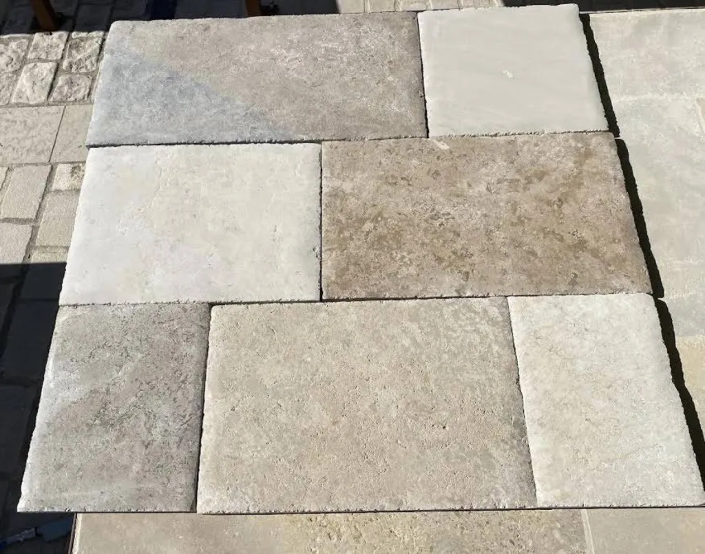 Dalle de Dordogne, dallage du Périgord en pierre naturelle vieillie