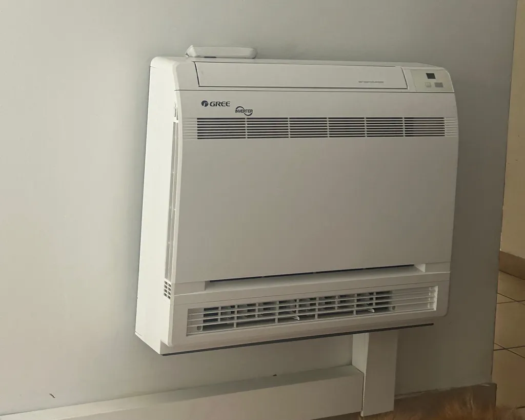 Installation de climatisation réversible à Eygalières, pose de pompes à chaleur air-air haute performance, entretien et dépannage de systèmes de refroidissement pour particuliers et professionnels.