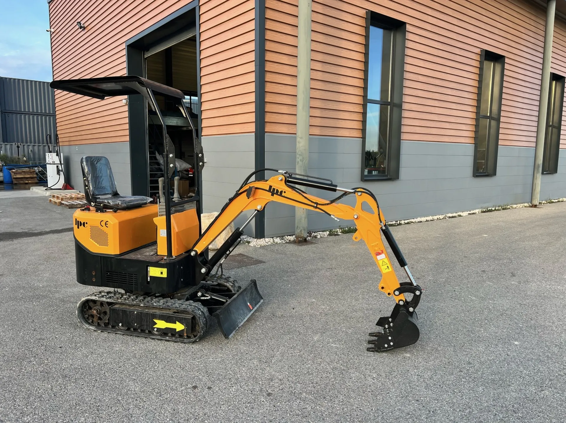 Location mini-pelle 1 tonne sans chauffeur Bouches du Rhône