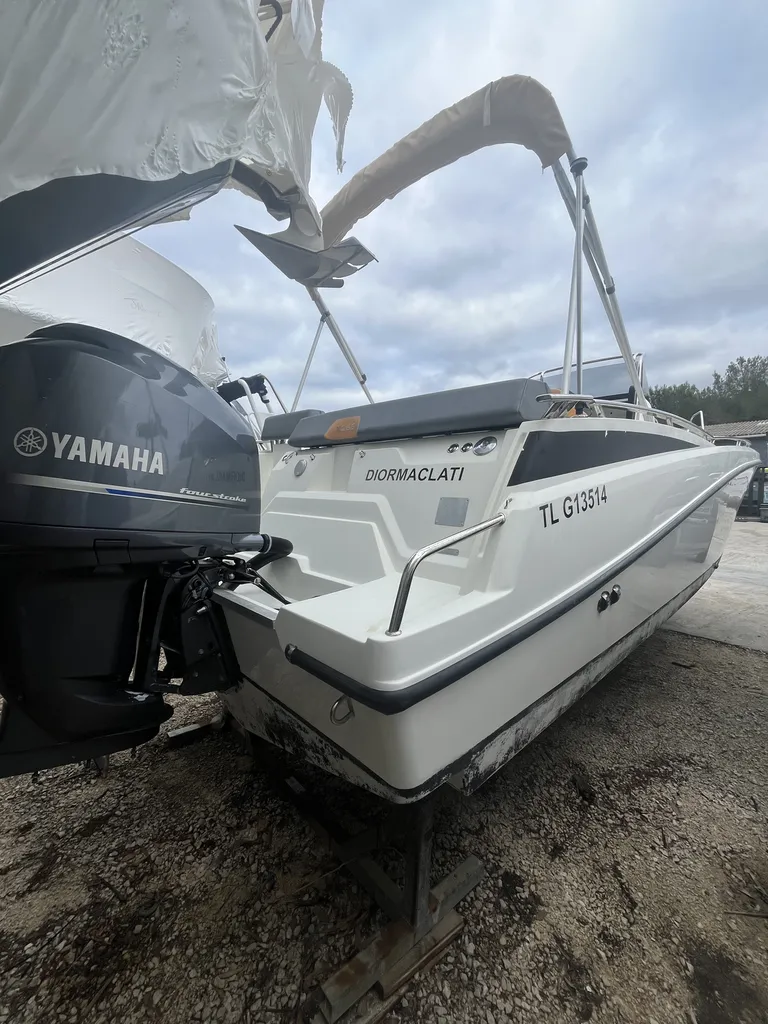 Toni Marine vous propose ce bateau à moteur BMA X266 d'occasion équipé d'un moteur Yamaha 225 CV disponible à La Londe les Maures près de Toulon