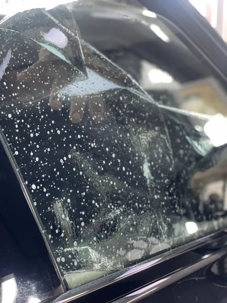 Pose d’un film solaire Range Rover Sport P400e à Saint-Laurent-du-Var près de Nice