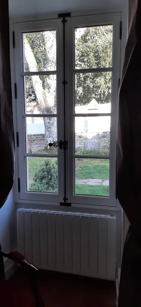 Pose de fenêtre avec petit bois collé gamme 58 patrimoine à Trévoux