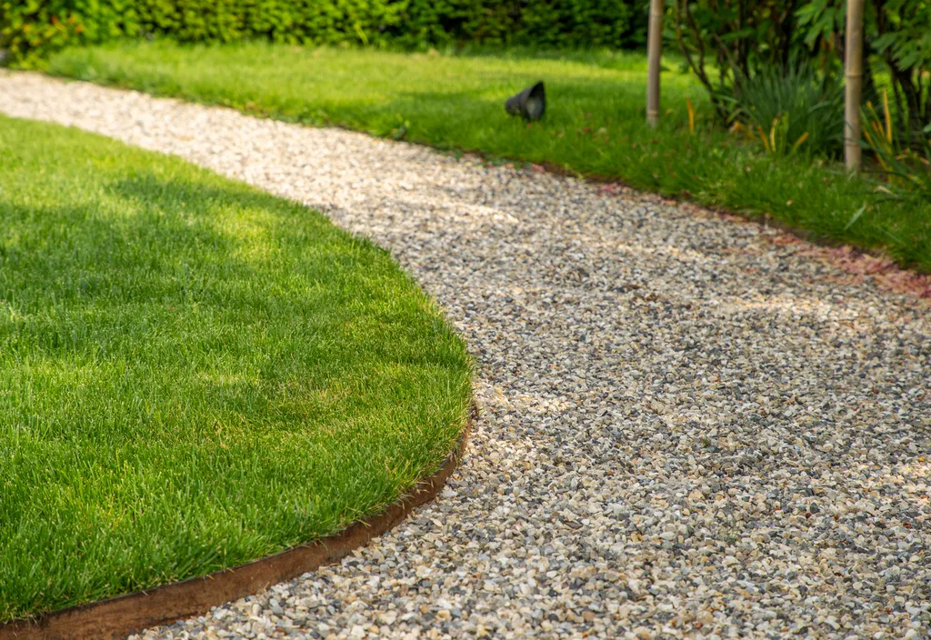 Aménagement paysager complet avec arrosage automatique intelligent et gazon de plaquage à Caluire-et-Cuire (69300)