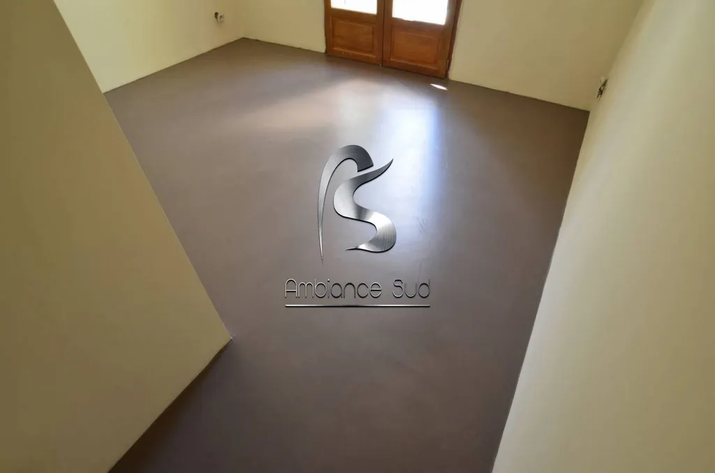 AMBIANCE SUD BETON CIRE TALOCHE A SAINT TROPEZ