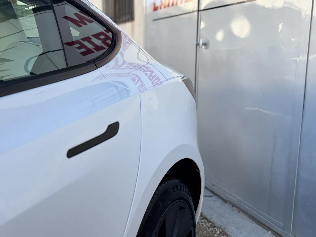 Traitement Céramique sur cette magnifique Tesla model 3 2025 à Carnoux proche de Marseille et d'Aubagne