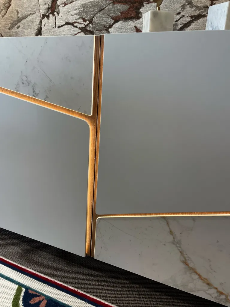 Buffet 4 portes laque avec éclairage