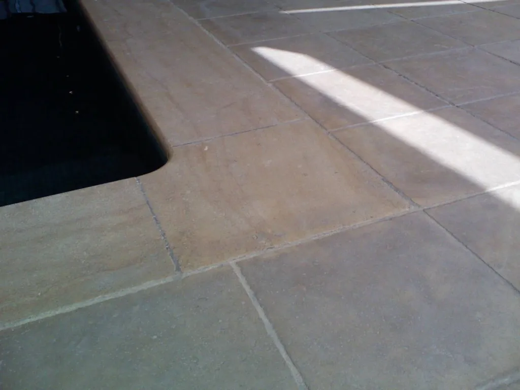 Margelle et dallage ancien pierre naturelle, vieille dalle, pierre de France.