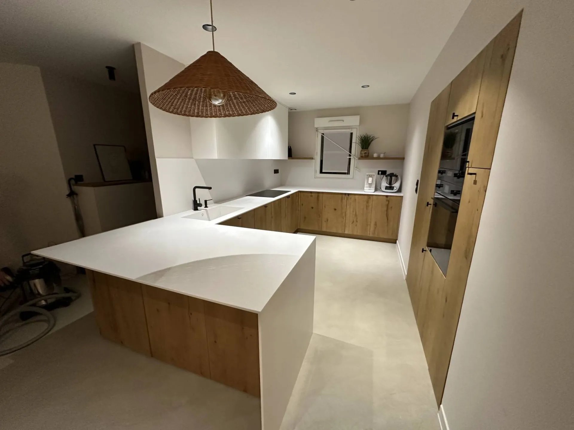 Fabrication et pose d'un plan de travail, évier et crédence en CORIAN dans une cuisine à Saint Médard en Jalles (33160)