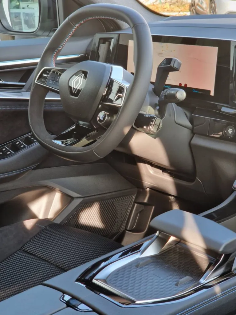 Nouveau Renault Austral Hybride E-TECH 200 Techno ESPRIT ALPINE 4CONTROL occassion près de Toulouse en Occitanie