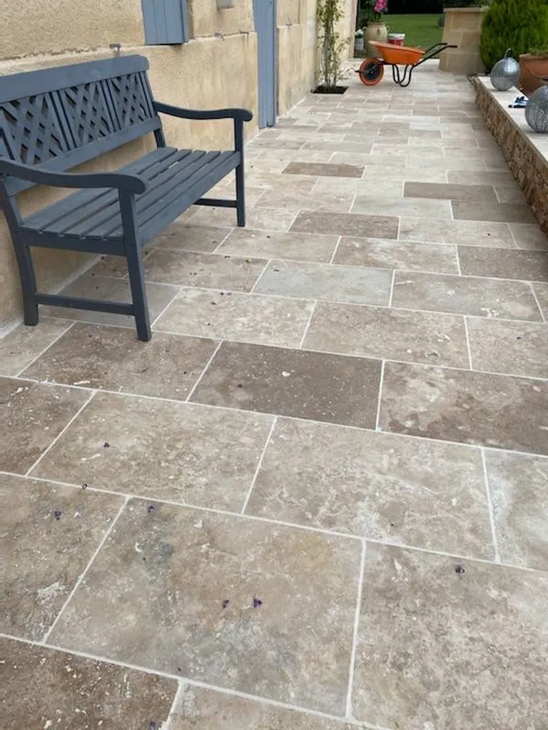 Pose de terrasse en pierre naturelle sur support drainant secteur rive droite de Bordeaux