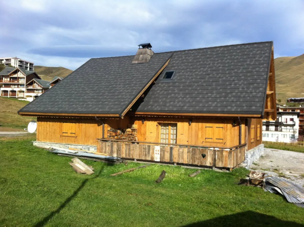 Couverture de chalet en tuile GERARD SENATOR à La Toussuire