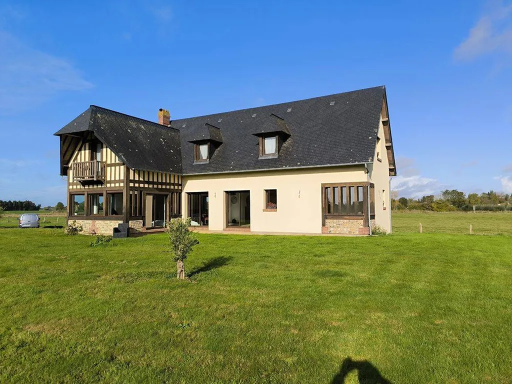 A acquérir Demeure Contemporaine posée sur sous-sol total et jardin de 8 270 m², proche des commodités des Lieurey 27560.