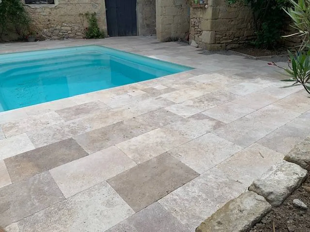 DALLAGES EXTERIEURS TRAVERTIN BEIGE 1ER CHOIX MIX 61 X 40.6 X 3CM 