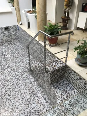 FABRICATION GARDE CORPS INOX POLI MIROIR SUR MESURE POUR MISE EN SECURITE ESCALIER PISCINE A CABRIES 13