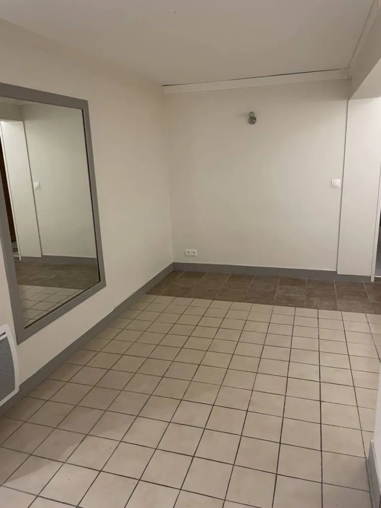 SAS d'entrée vide après intervention de la société OBEN