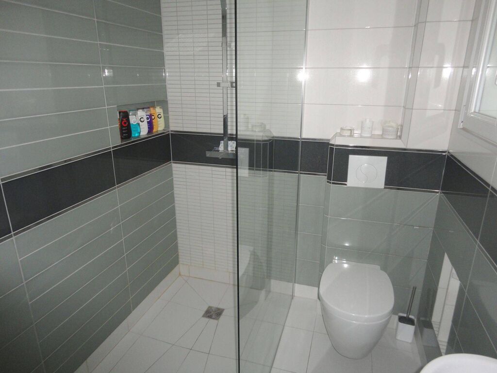 Vente maison 5 Roquefort la Bédoule vue dominante campagne et vignes