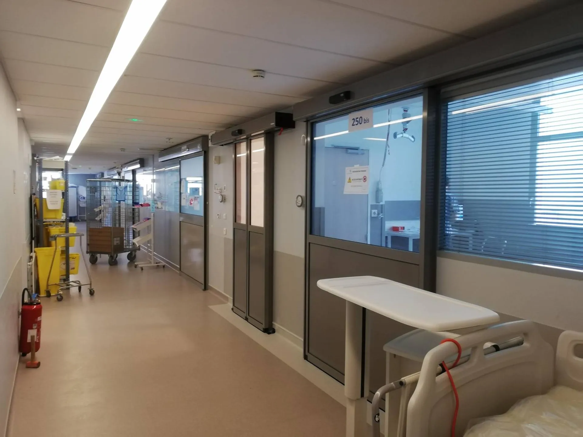 Installation d'éclairages dans un service de réanimation à Lyon