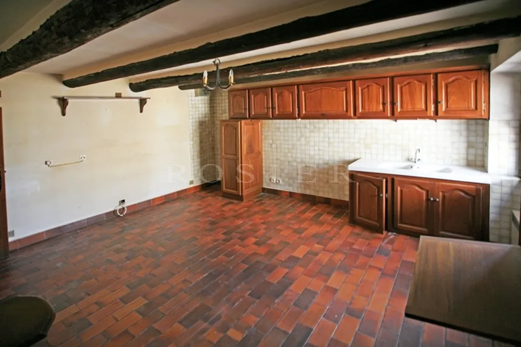 A vendre dans les Monts du Vaucluse,  charmante maison de village avec cour   