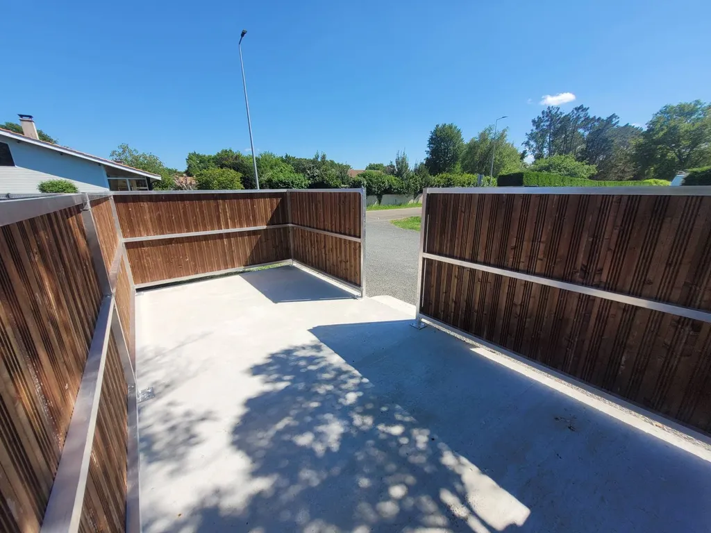 pose d'une structure en aluminium mécano-soudée,