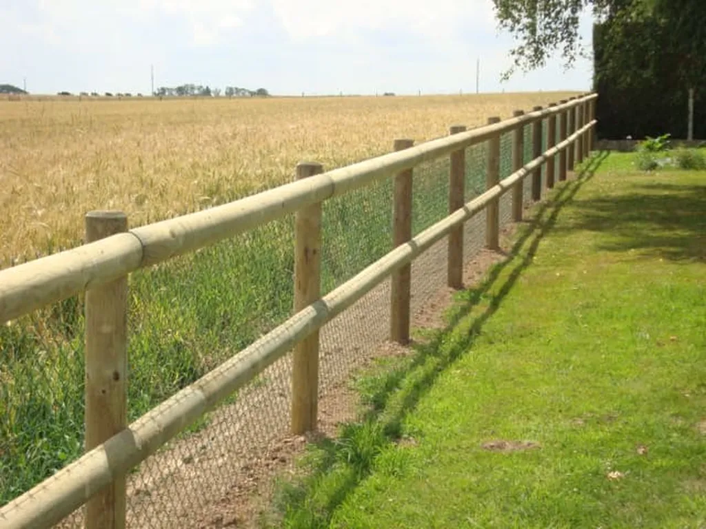 Installation de Clôtures de délimitation en bois pour professionnelles, Lisses de Sécurité et Barrières Forestières à Bernay dans l'Eure 27 et ses Alentours
