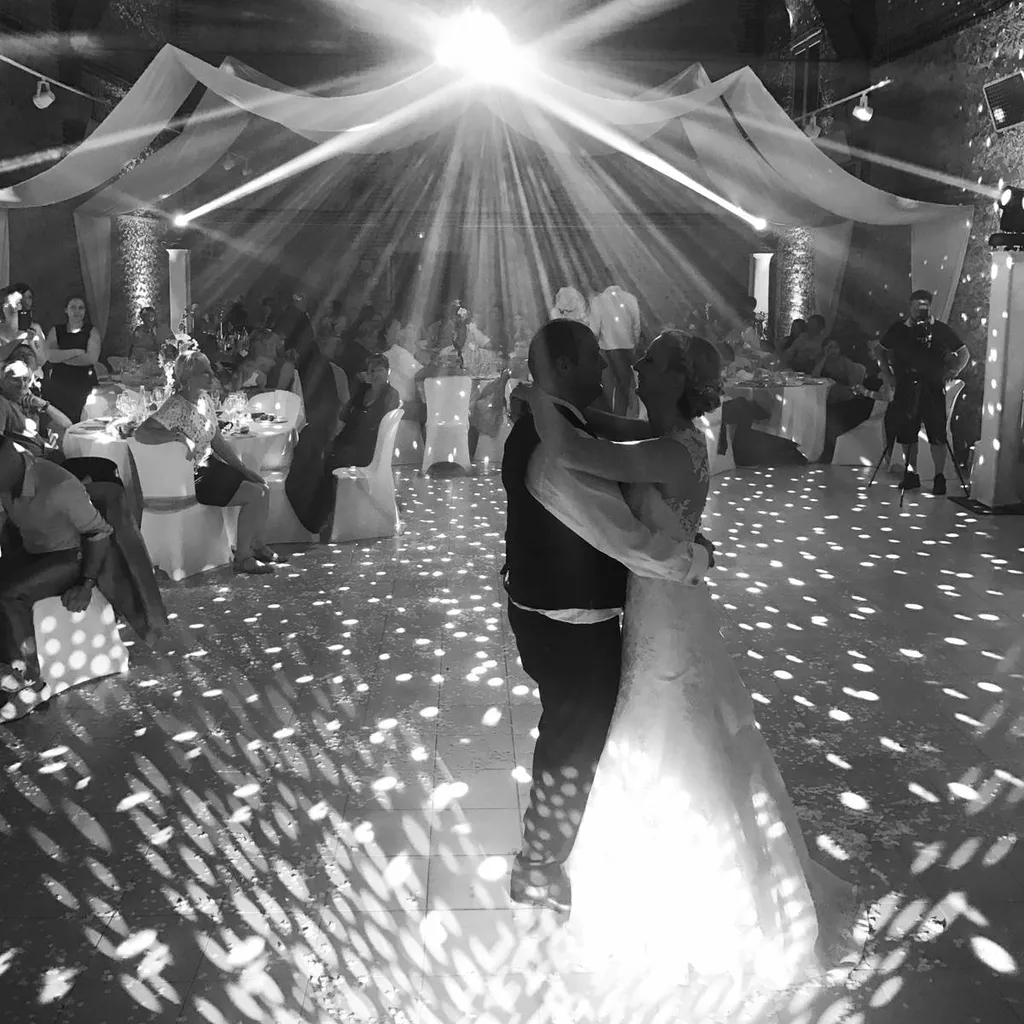 mariage avec une boule à facette