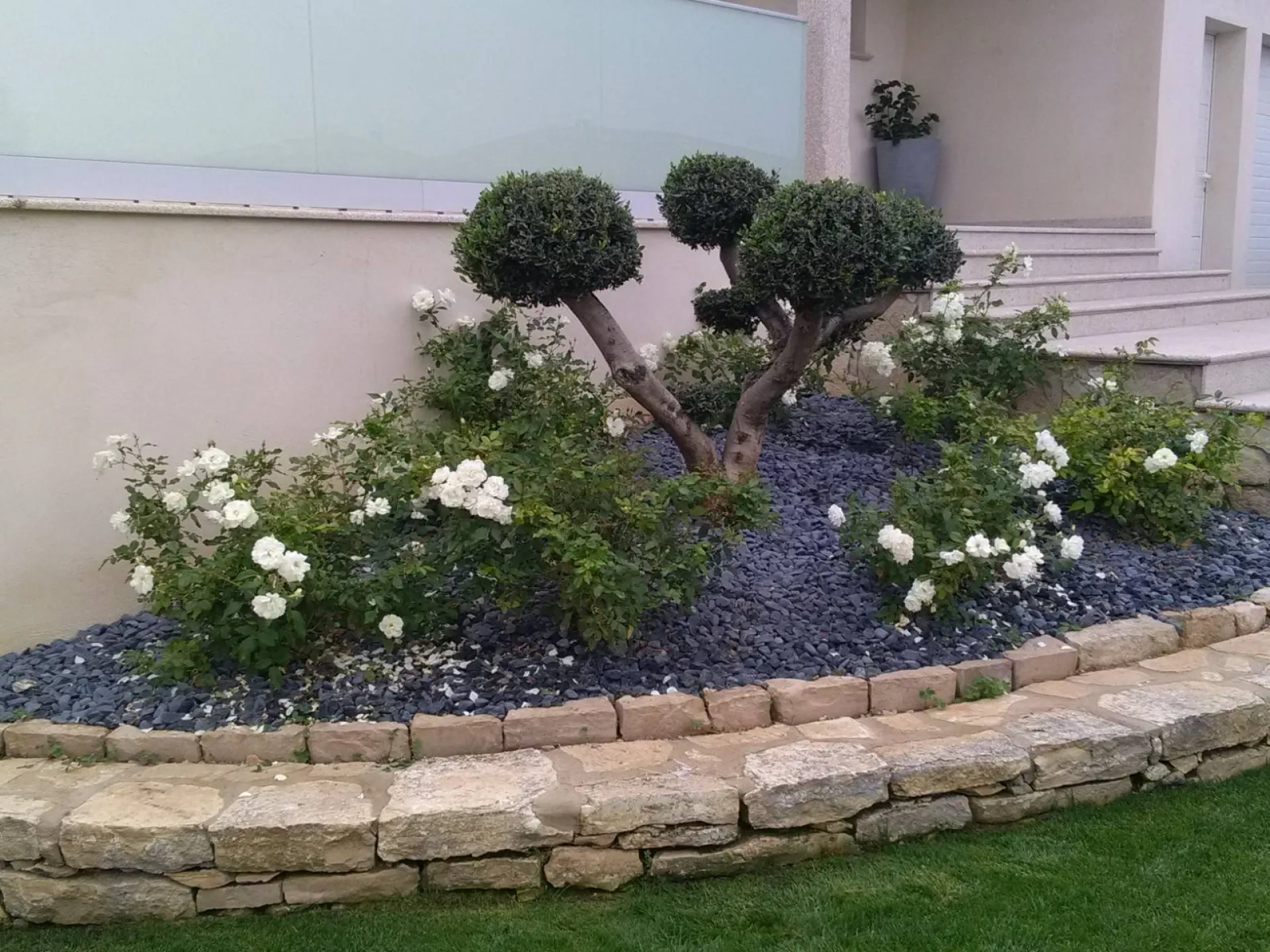 Réalisation massif en galet Vitrolles 13127