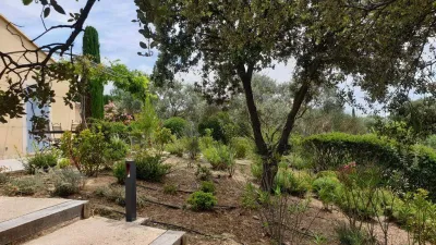 Création de jardin paysager moderne à l’Isle sur la Sorgue