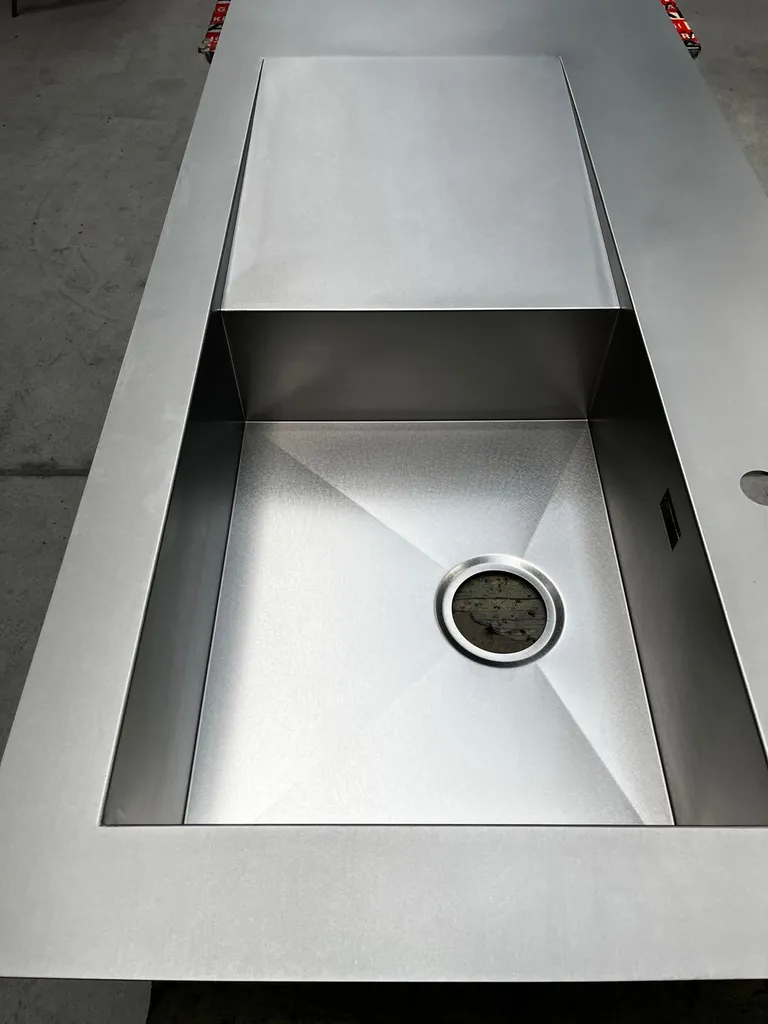 Plan de travail 4mm avec égouttoir intégré