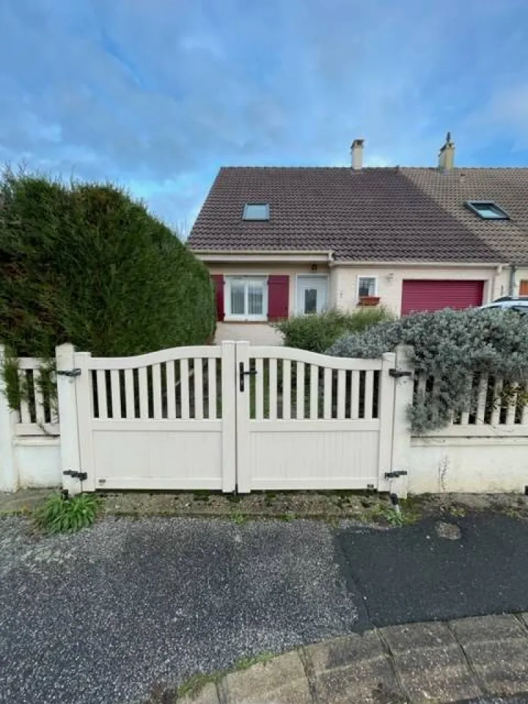 Sur la commune de Oissel pavillon de 88 m² habitable sur un terrain de 256 m² à vendre