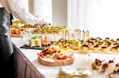 Mariage élégant à Saverne : repas servi à table et dessert maison pour une réception raffinée de 120 convives