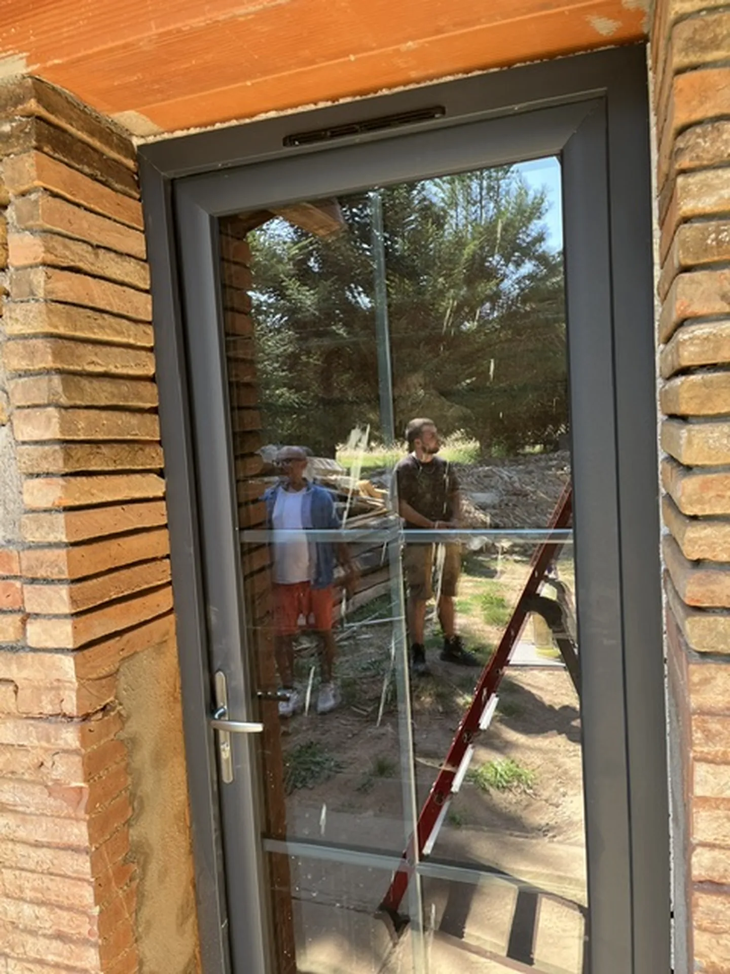 Installation de 3 portes d'entrée de couleur Gris Anthracite
