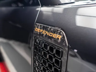 Film de protection PPF XPEL intégral posé sur un Land Rover Defender Octa Edition One dans notre centre Gloss Obsession à Carnac.