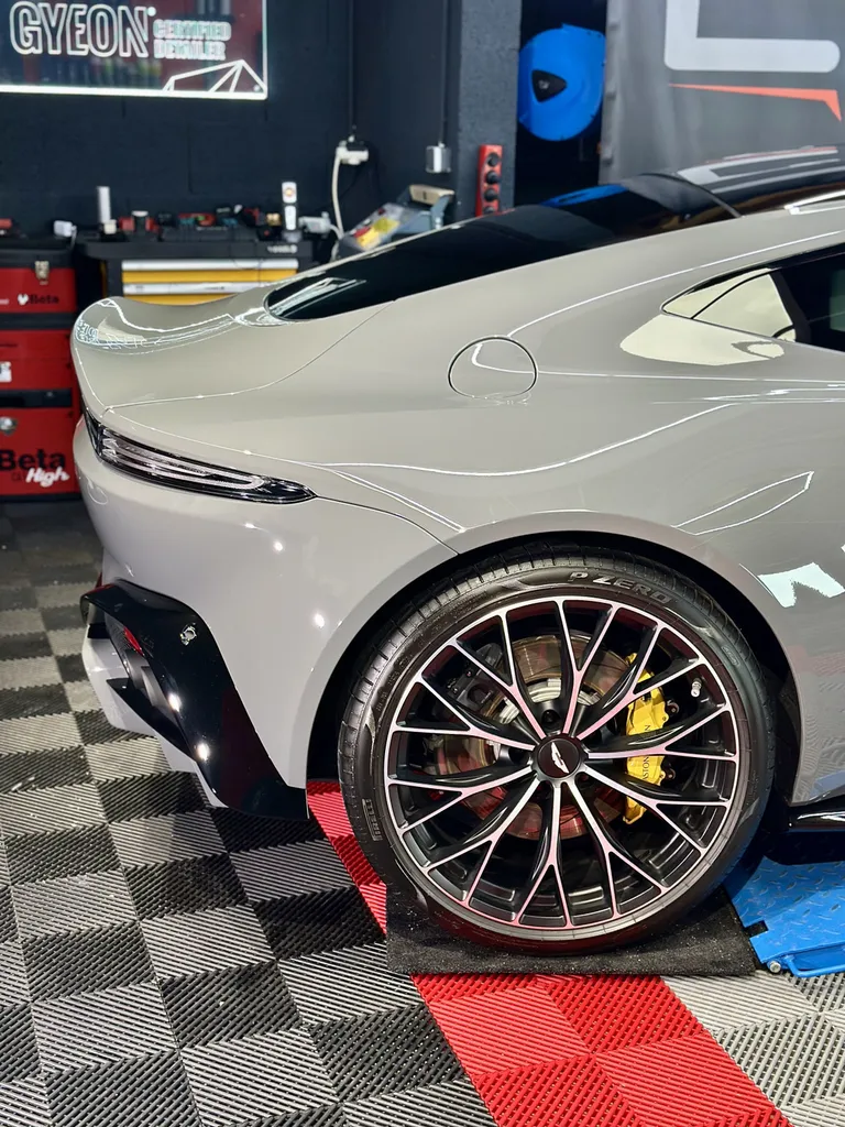 Protection Film PPF et traitement céramique carrosserie Aston Martin Vantage 
