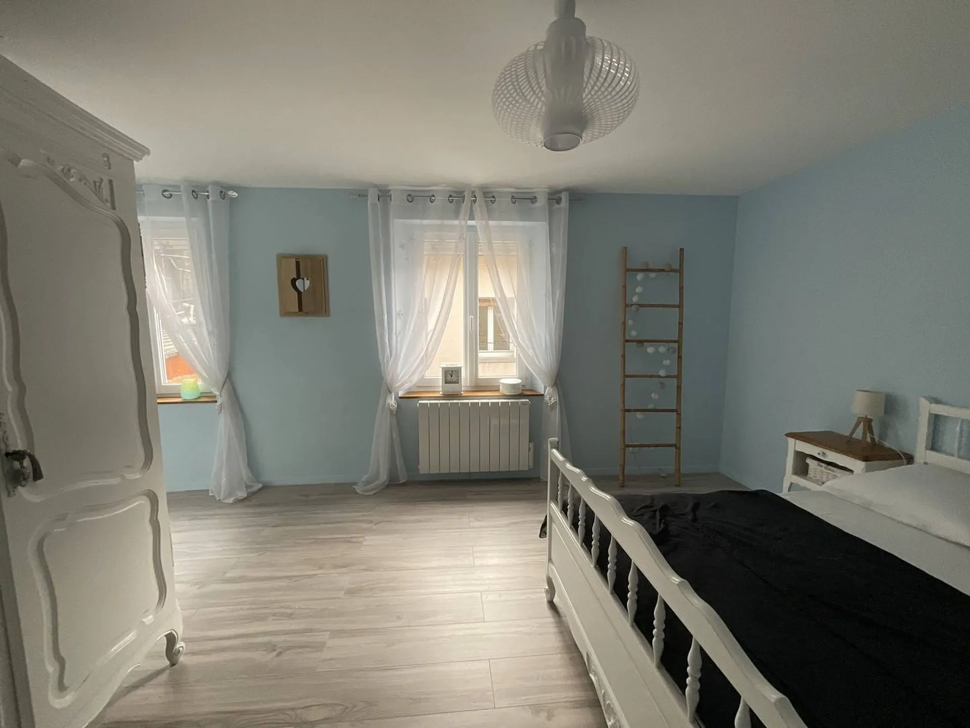 Maison de ville en bord de plage de 51.40m², avec cour, à proximité immédiate du centre-ville de Dieppe.