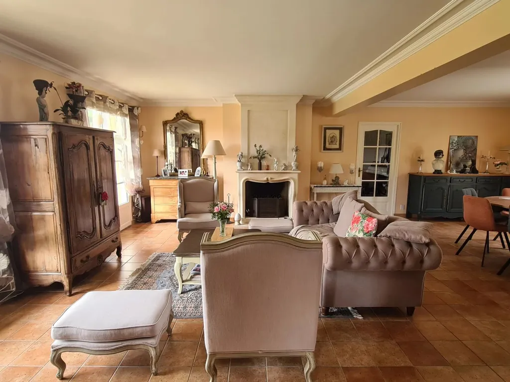 Magnifique maison à vendre à Ecommoy avec 4 chambres, piscine et Garage