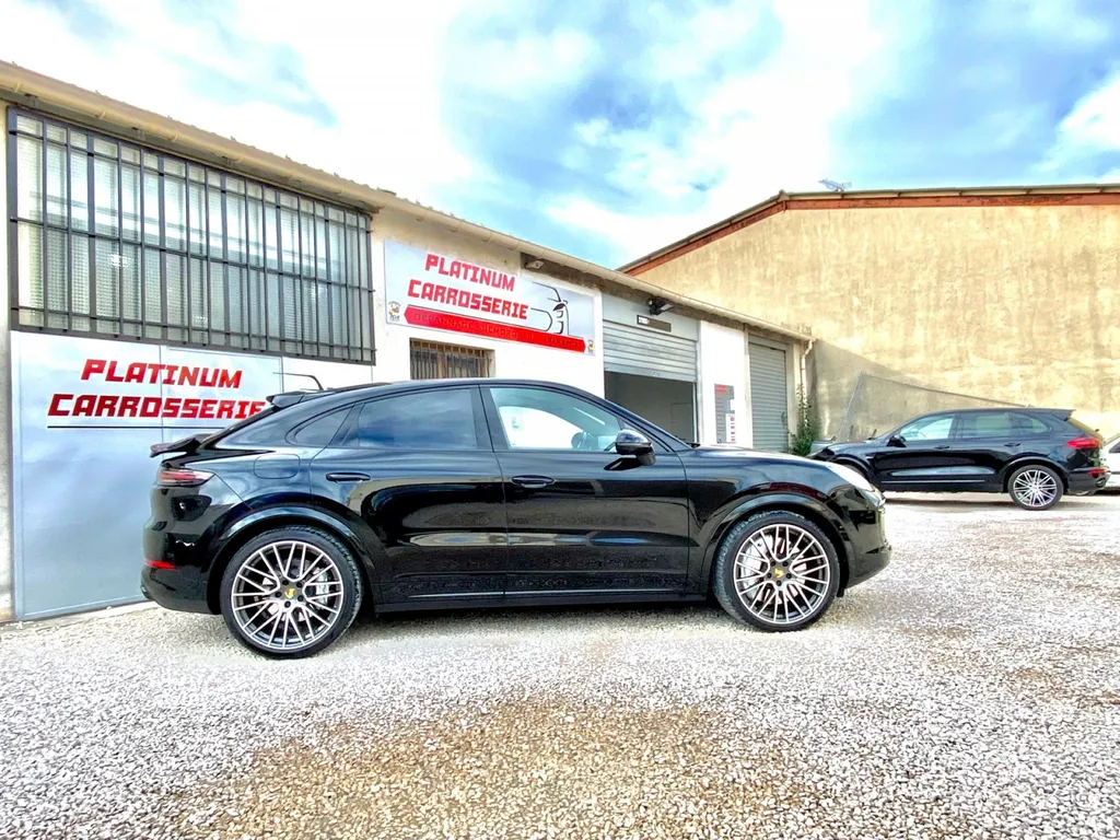 Porsche Cayenne coupé réparation carrosserie à Carnoux Platinum Carrosserie 