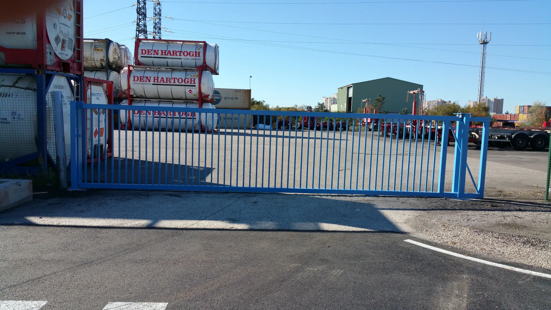 Installation fabrication portail industriel professionnel acier sur mesure avec pose Martigues et ses alentours 