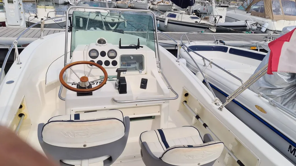 Bateau d'occasion White Shark 7 personnes Bandol