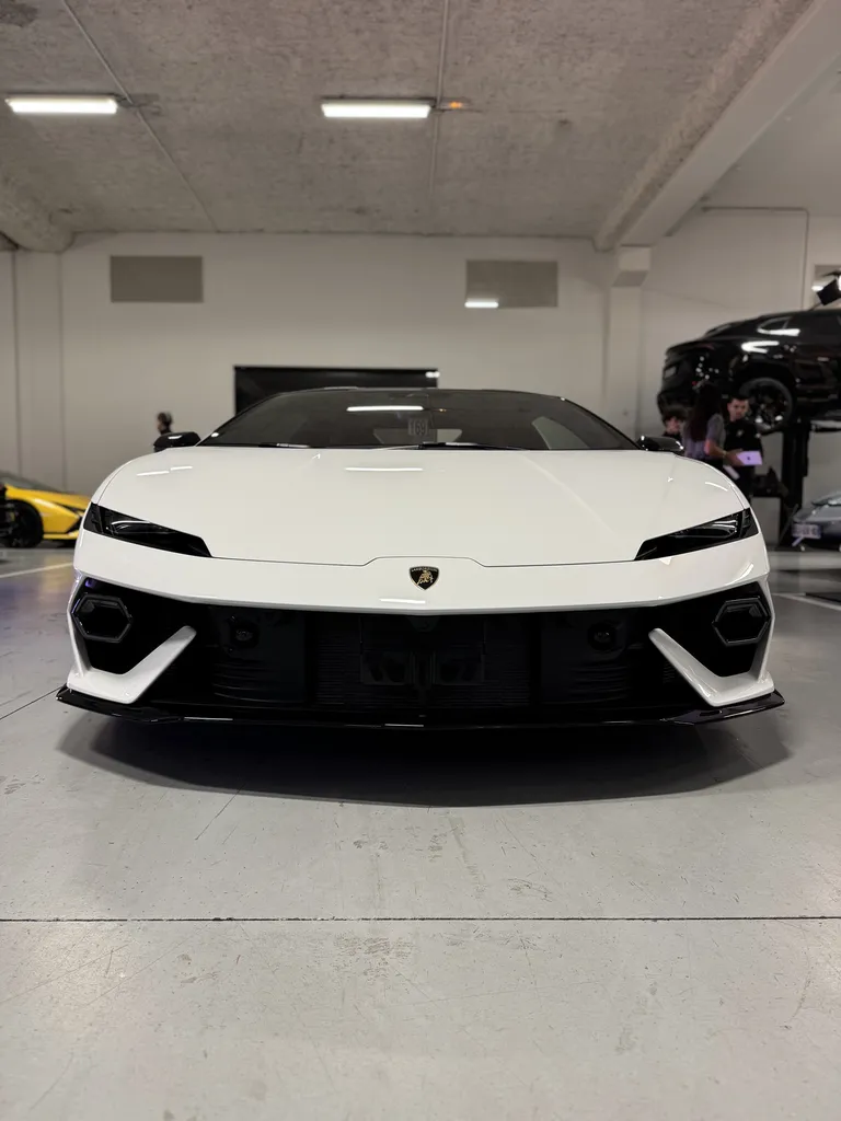 Notre zone d'activité pour ce serviceProtection Lamborghini : film transparent XPEL premium hautement résistant rayures et projections