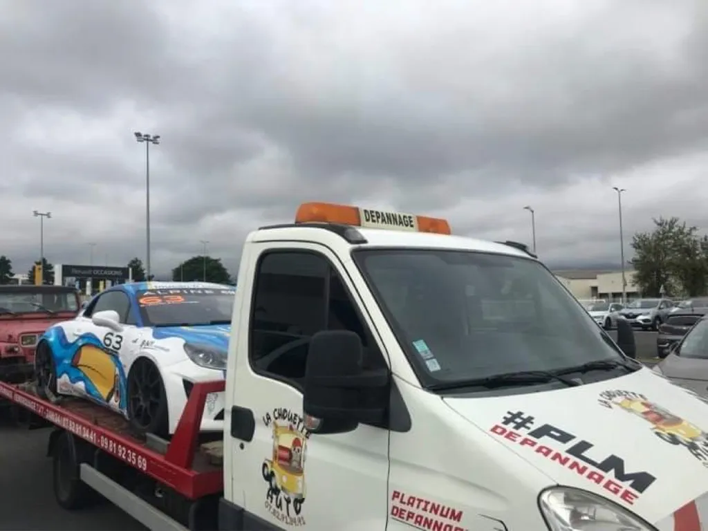Transport pour livraison au client de son Alpine A110 GT4 préparée circuit entre Clermont Ferrand et Bordeaux