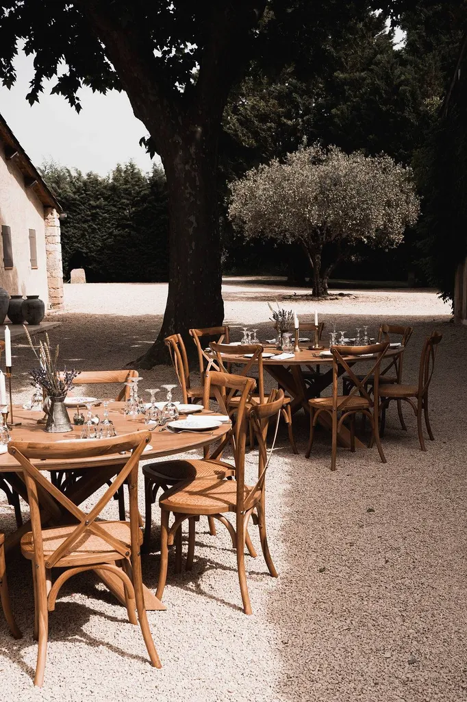 Diner de mariage en extérieur à Aix en Provence Photo Cabinet Poetique
