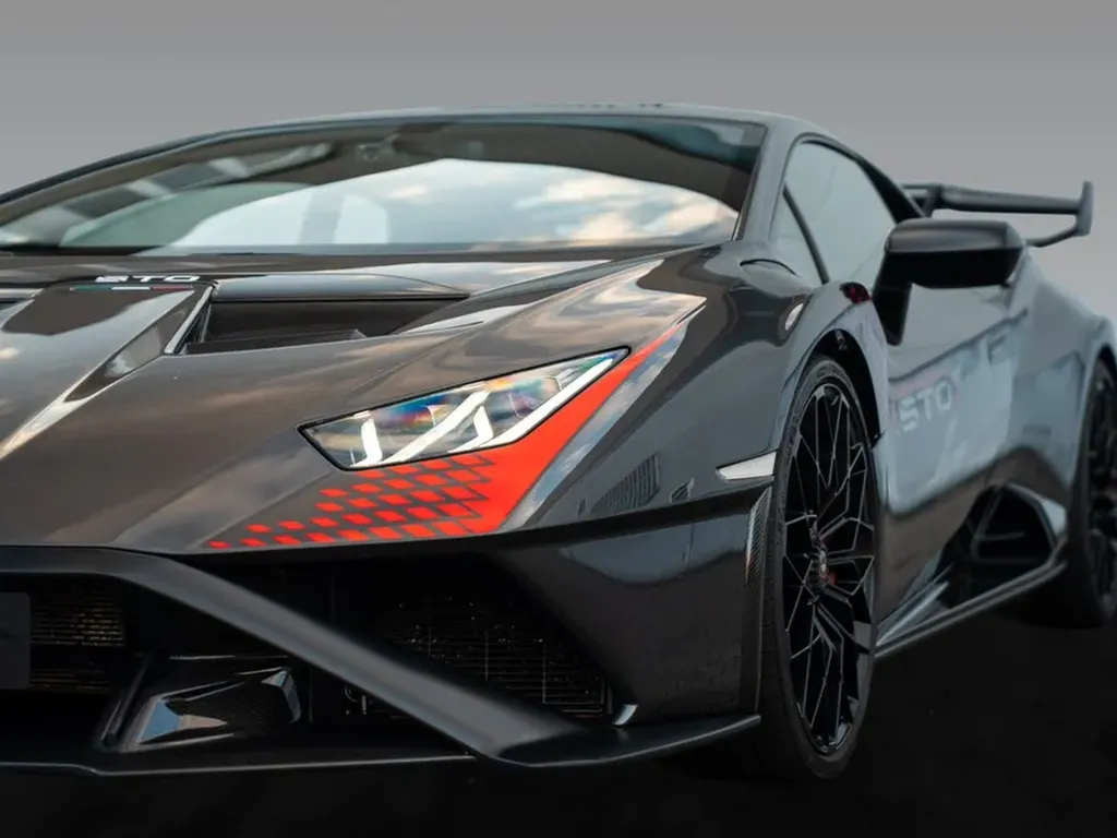 A Vendre Lamborghini Huracán STO Full Carbon à Bordeaux, lift system, 640 ch, configuration exclusive, disponible sous 2 semaines