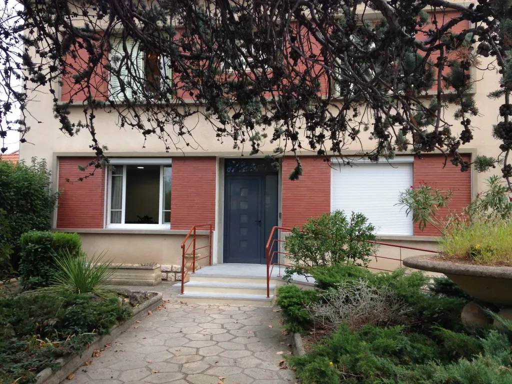 Réaménagement d'un cabinet médical à Miramas dans les Bouches-du-Rhône-Marches et garde corps