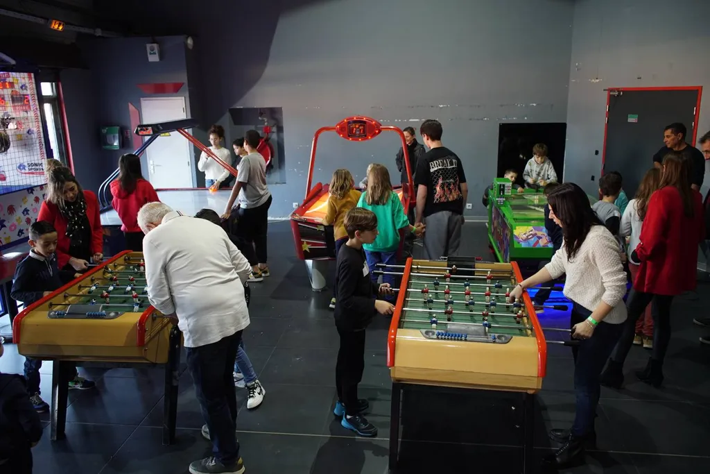 Arbre de Noël de l’entreprise Ricard à Marseille – Un événement magique organisé par Delta Game à Plan de Campagne