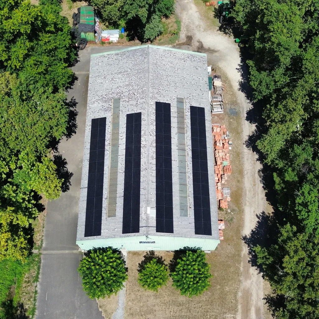 Collectivités et Entreprises : Comment le photovoltaïque réduit les coûts de fonctionnement de vos bâtiments